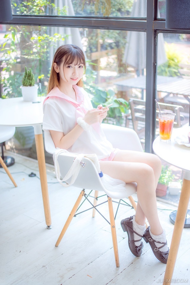 岁月极美，在于它必然的流逝。春花秋月夏日冬雪。